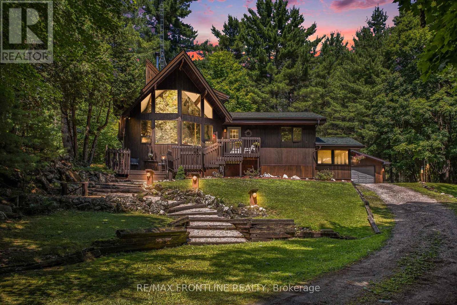 327 LAKEWOOD ROAD, Tay Valley, Ontario