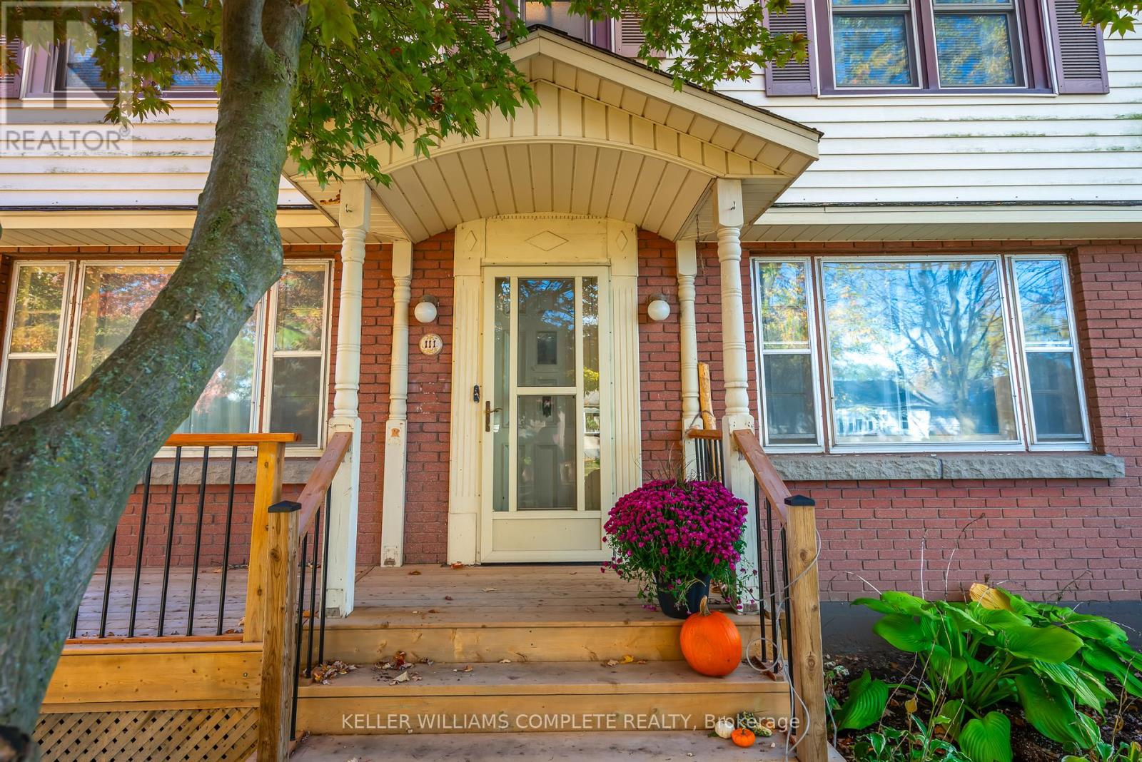 111 Price Avenue, Welland, Ontario  L3C 3Y3 - Photo 3 - X12562962