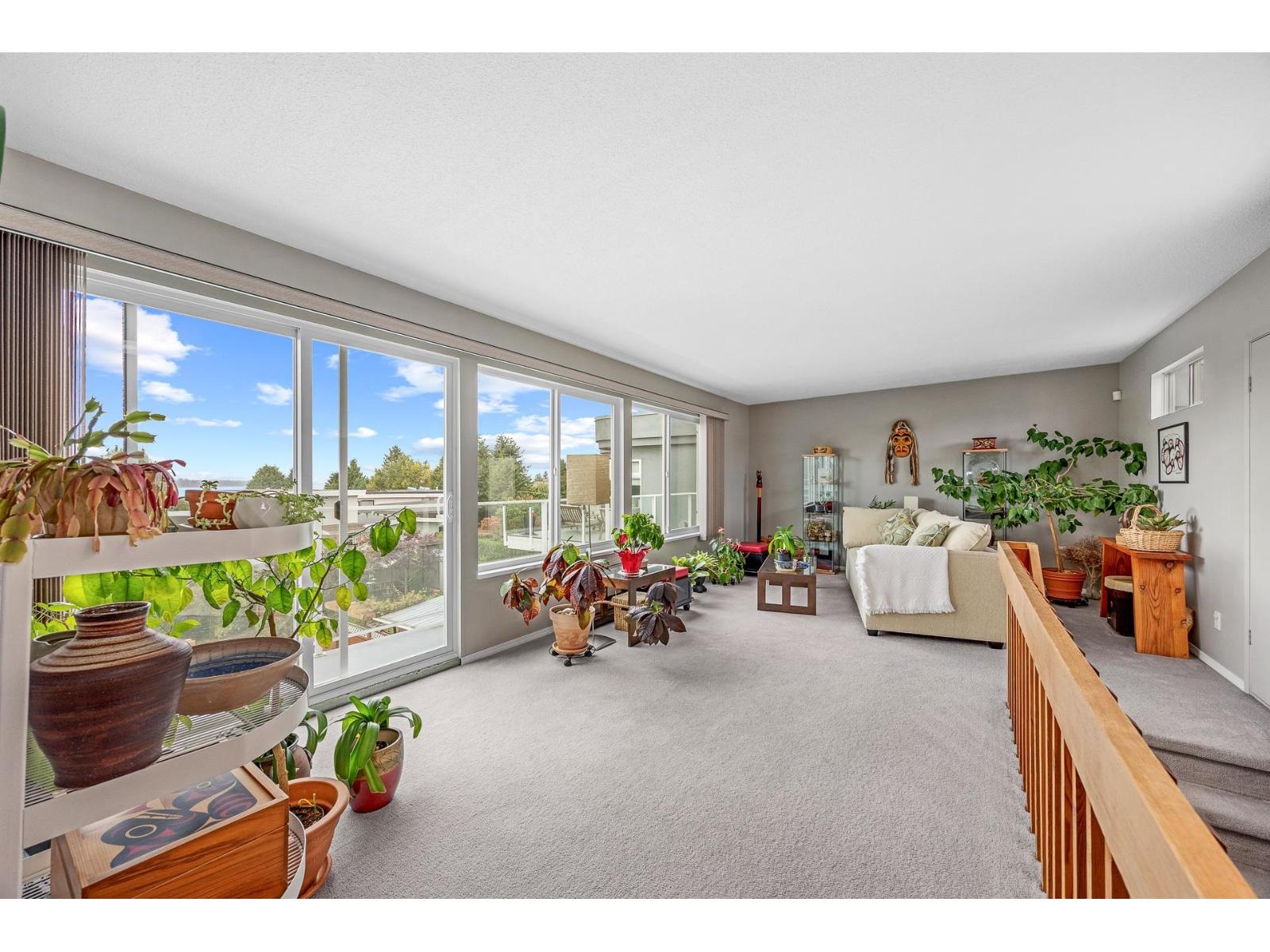 15856 Buena Vista Avenue, White Rock, British Columbia  V4B 2A3 - Photo 5 - R3059291