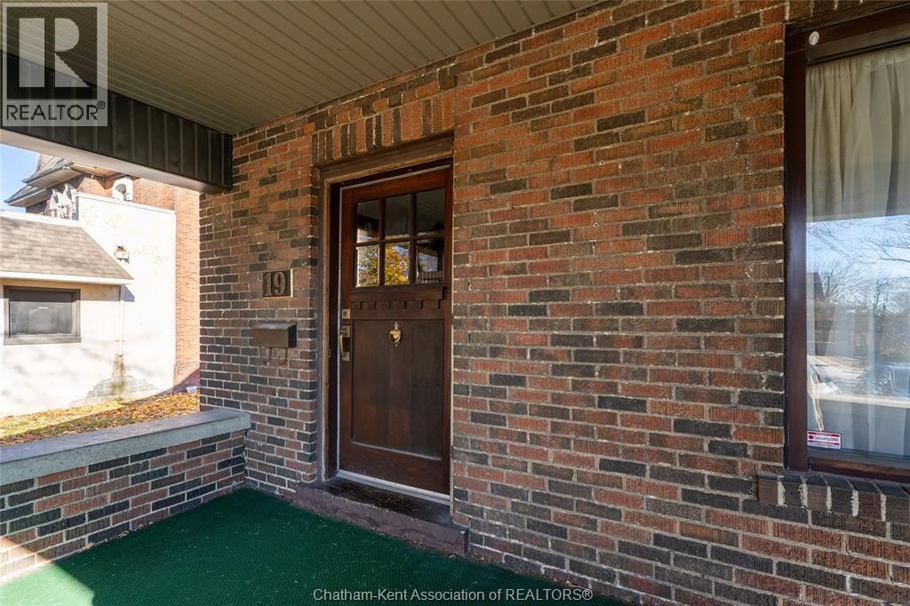 19 Victoria Avenue, Chatham, Ontario  N7L 2Z7 - Photo 4 - 25029181