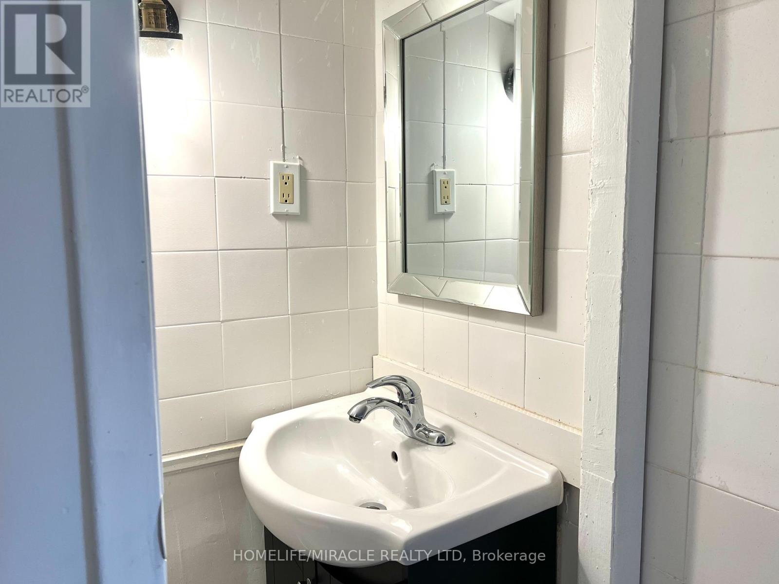 Apartment 2 - 1 Givins Street, Toronto, Ontario  M6J 2X5 - Photo 11 - C12560354