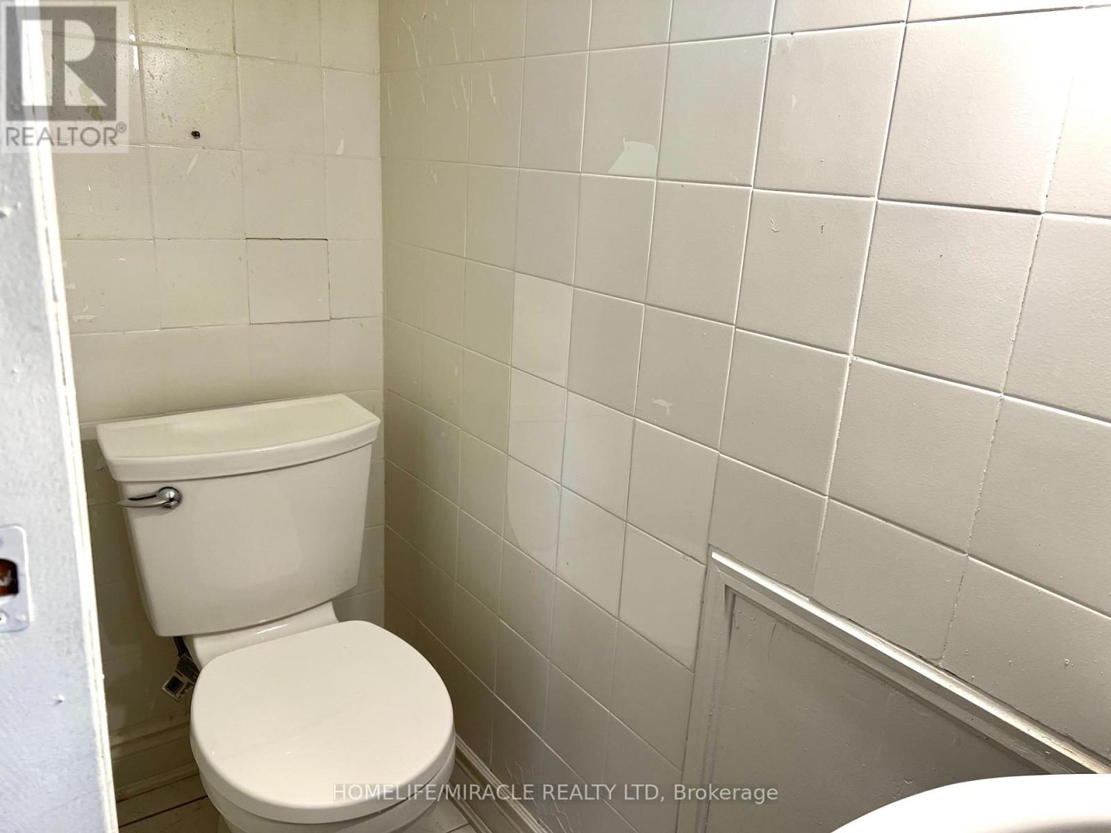 Apartment 2 - 1 Givins Street, Toronto, Ontario  M6J 2X5 - Photo 12 - C12560354