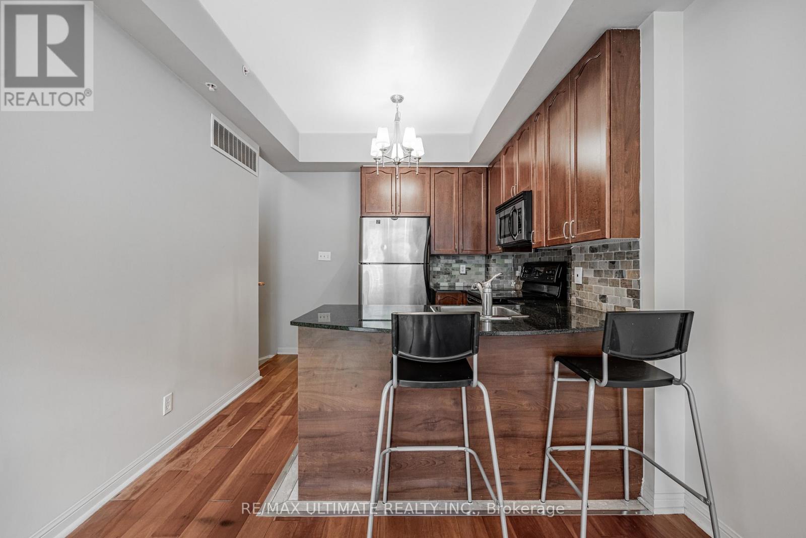 Th21 - 68 Carr Street, Toronto, Ontario  M5T 1B7 - Photo 2 - C12562036