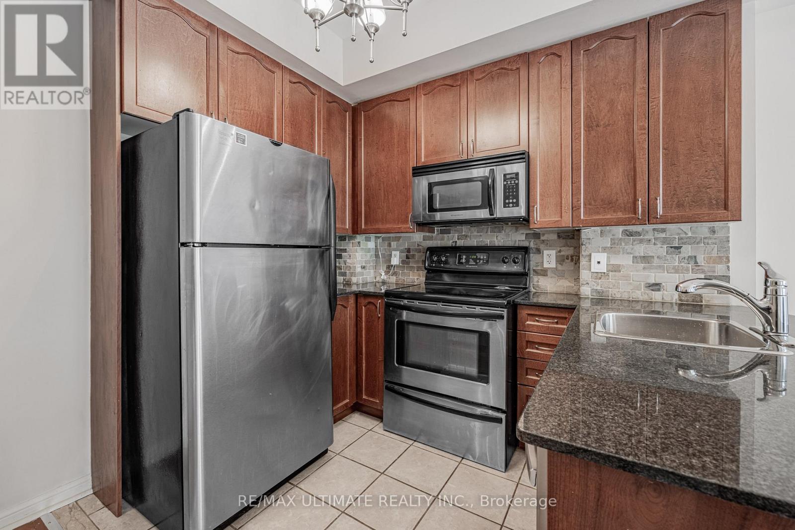 Th21 - 68 Carr Street, Toronto, Ontario  M5T 1B7 - Photo 4 - C12562036