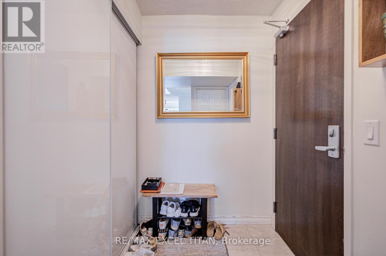 2006 - 19 Grand Trunk Crescent, Toronto, Ontario  M5J 3A3 - Photo 10 - C12562918