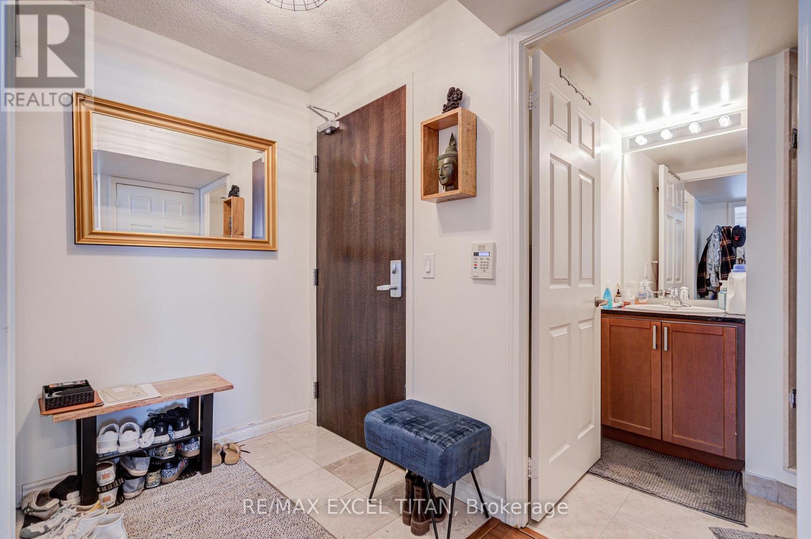 2006 - 19 Grand Trunk Crescent, Toronto, Ontario  M5J 3A3 - Photo 12 - C12562918