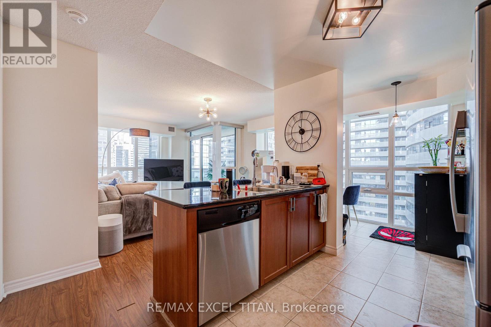 2006 - 19 Grand Trunk Crescent, Toronto, Ontario  M5J 3A3 - Photo 13 - C12562918