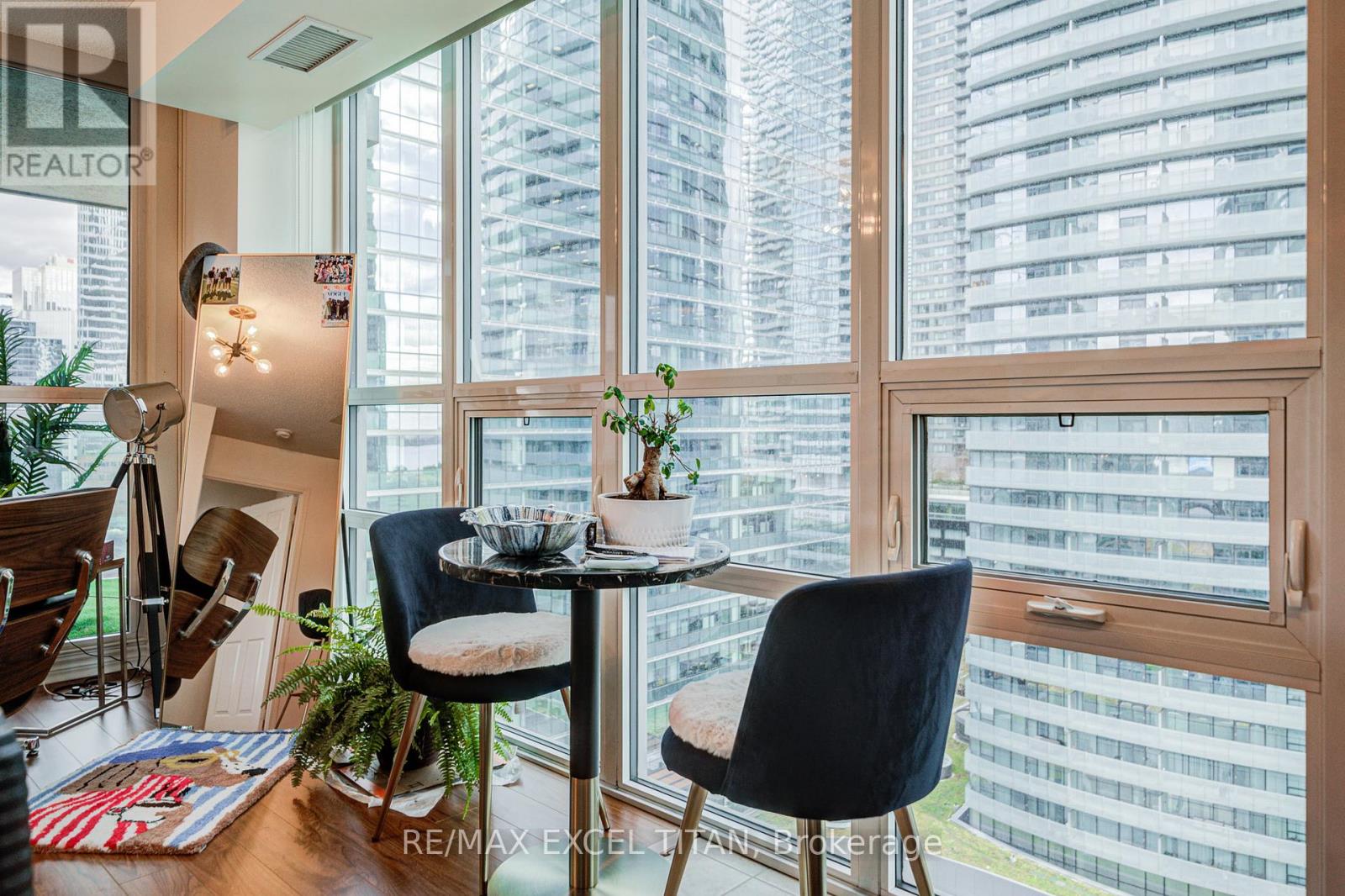 2006 - 19 Grand Trunk Crescent, Toronto, Ontario  M5J 3A3 - Photo 16 - C12562918