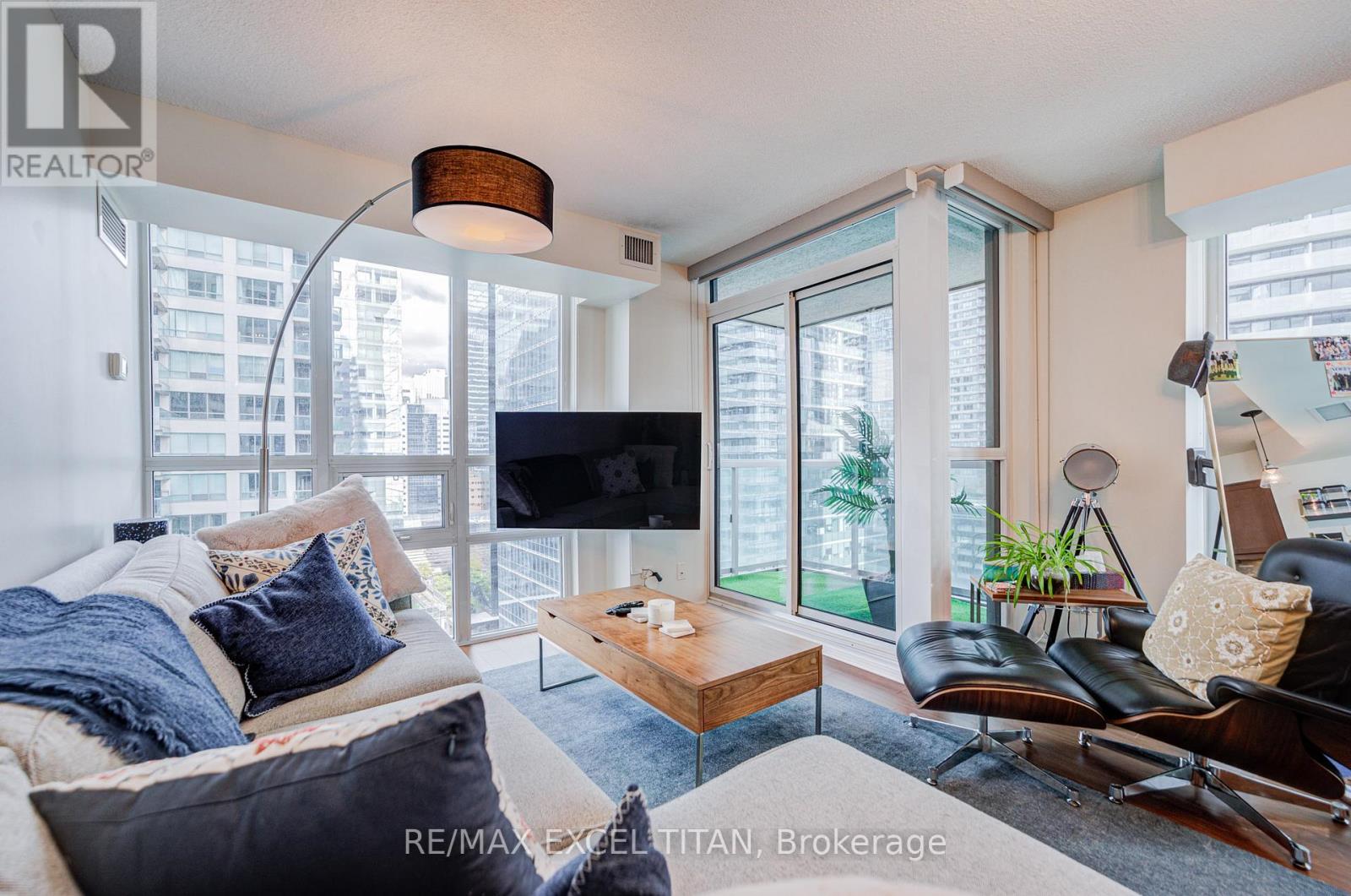 2006 - 19 Grand Trunk Crescent, Toronto, Ontario  M5J 3A3 - Photo 22 - C12562918