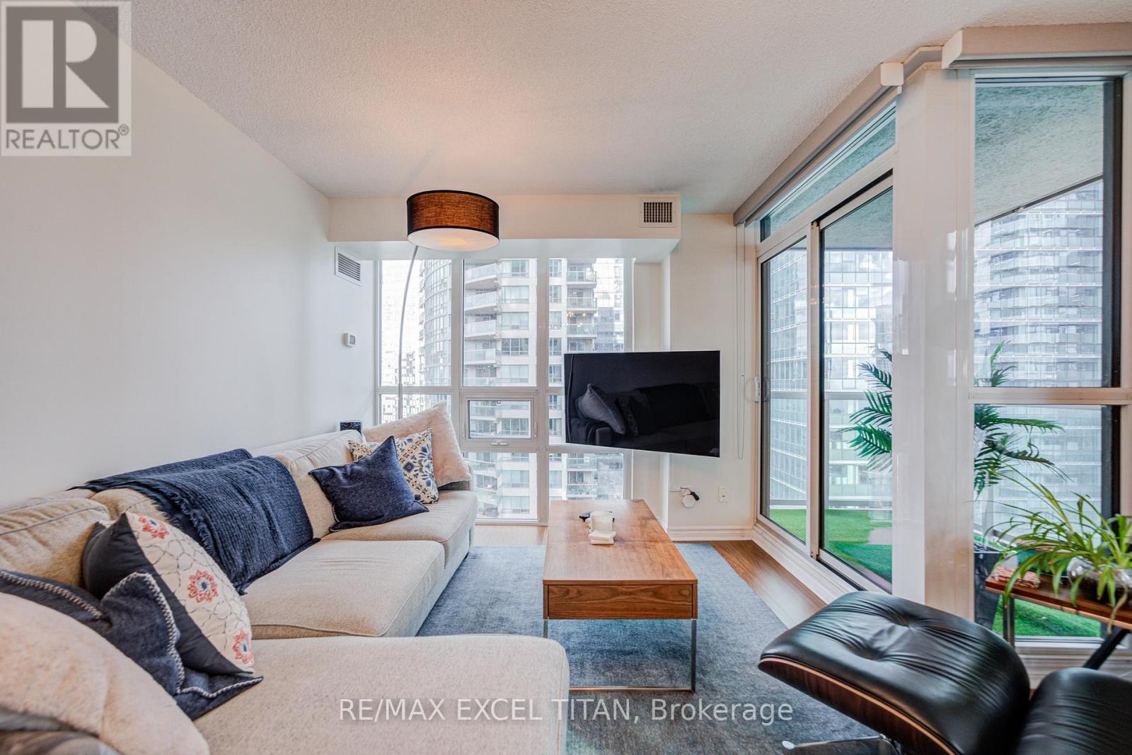 2006 - 19 Grand Trunk Crescent, Toronto, Ontario  M5J 3A3 - Photo 23 - C12562918