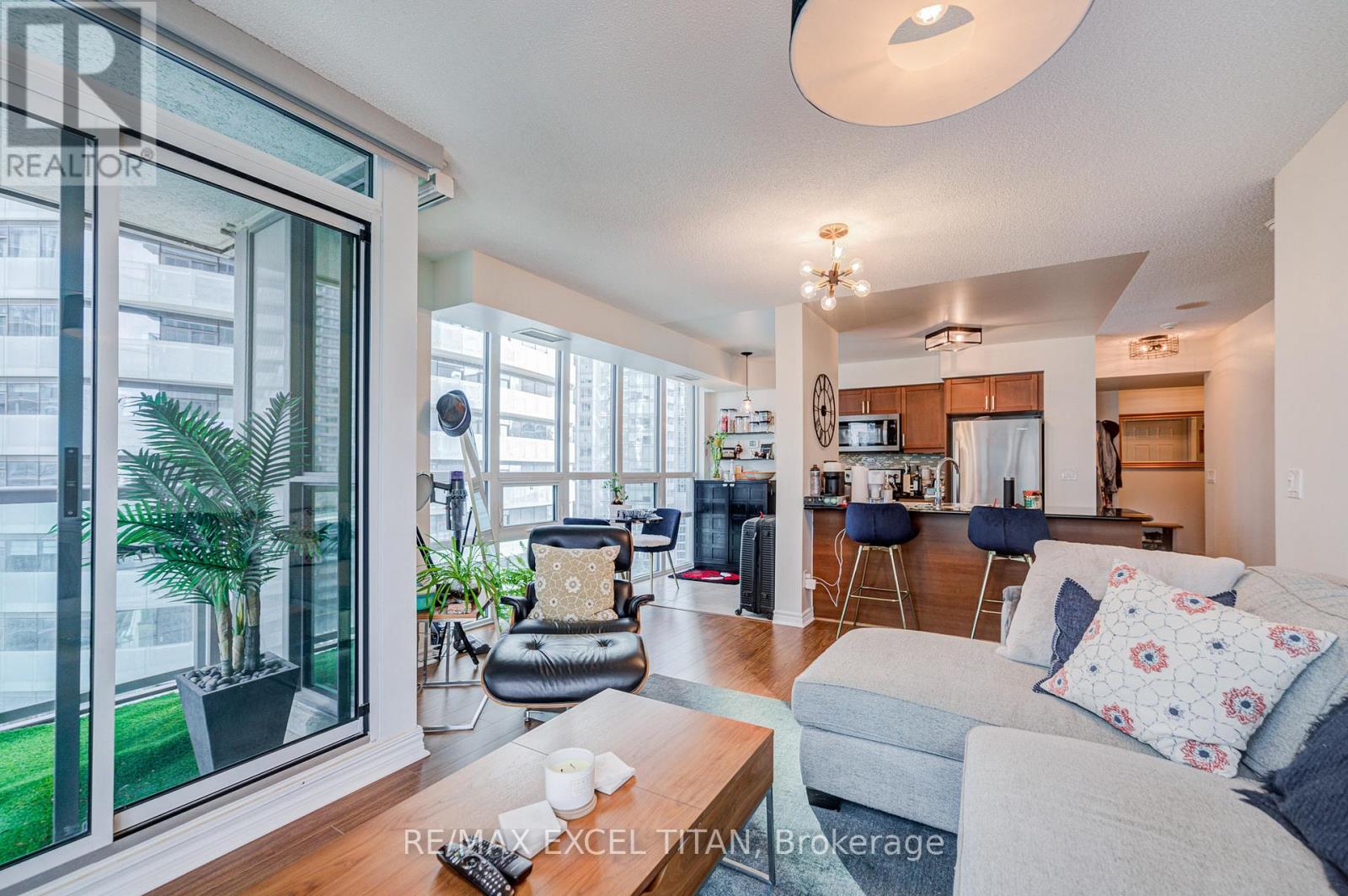 2006 - 19 Grand Trunk Crescent, Toronto, Ontario  M5J 3A3 - Photo 24 - C12562918