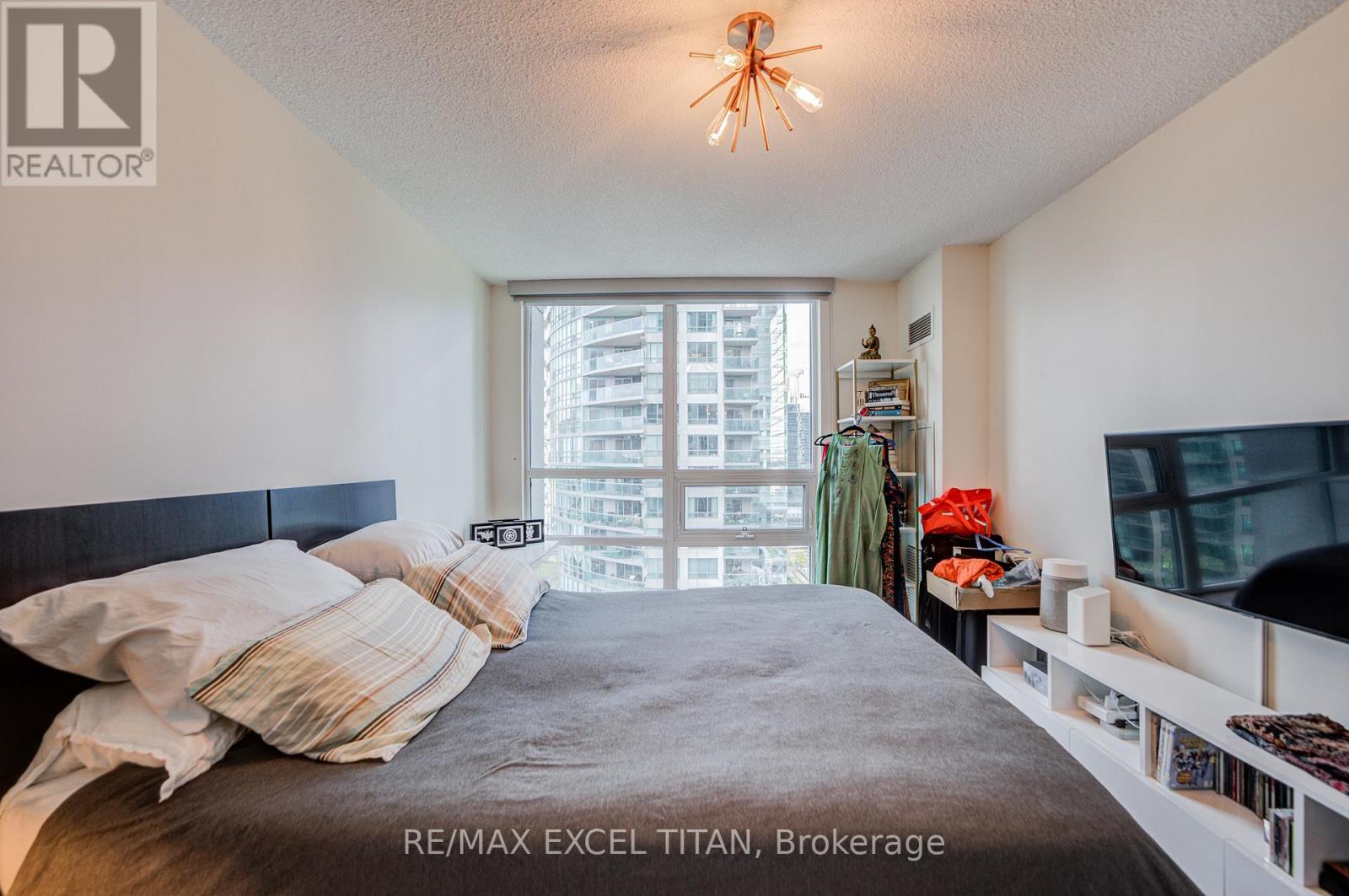 2006 - 19 Grand Trunk Crescent, Toronto, Ontario  M5J 3A3 - Photo 27 - C12562918