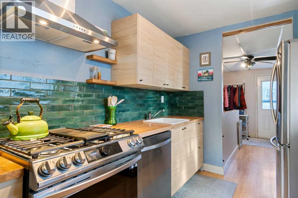 8012 33 Avenue Nw, Calgary, Alberta  T3B 1L7 - Photo 6 - A2257242