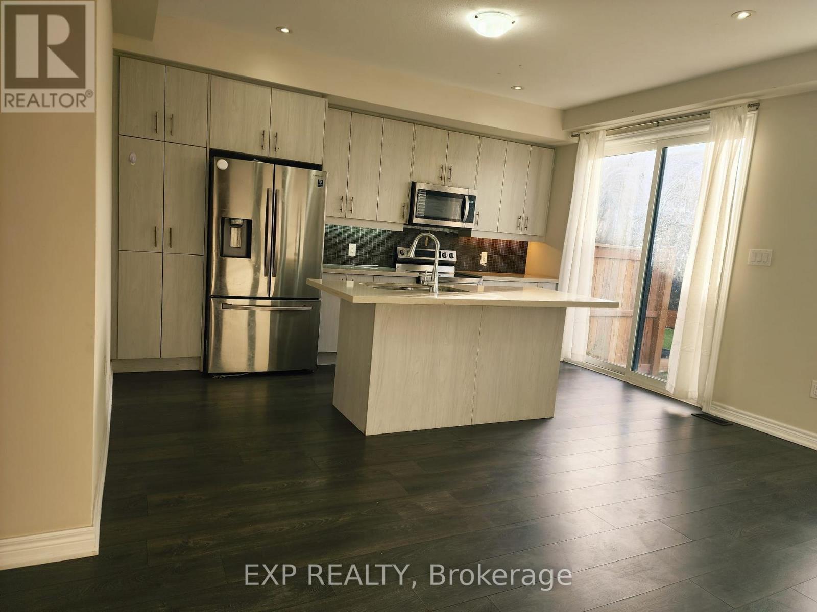 33 Hollywood Court, Cambridge, Ontario N1R 0C7 - Photo 5 - X12455626