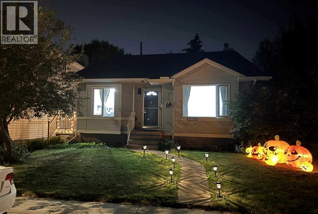 1235 Sandpiper Road Nw, Calgary, Alberta  T3K 3E1 - Photo 43 - A2270158