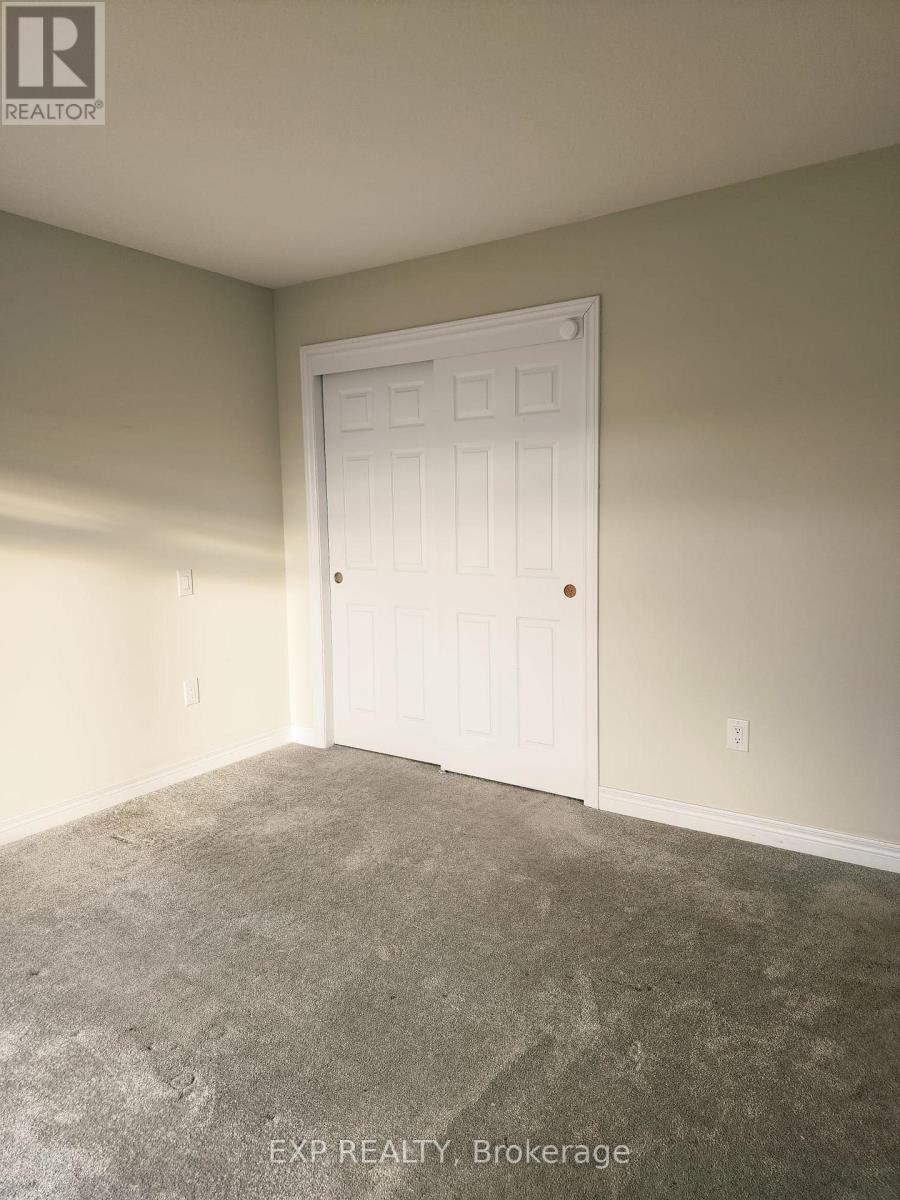 33 Hollywood Court, Cambridge, Ontario N1R 0C7 - Photo 12 - X12455626