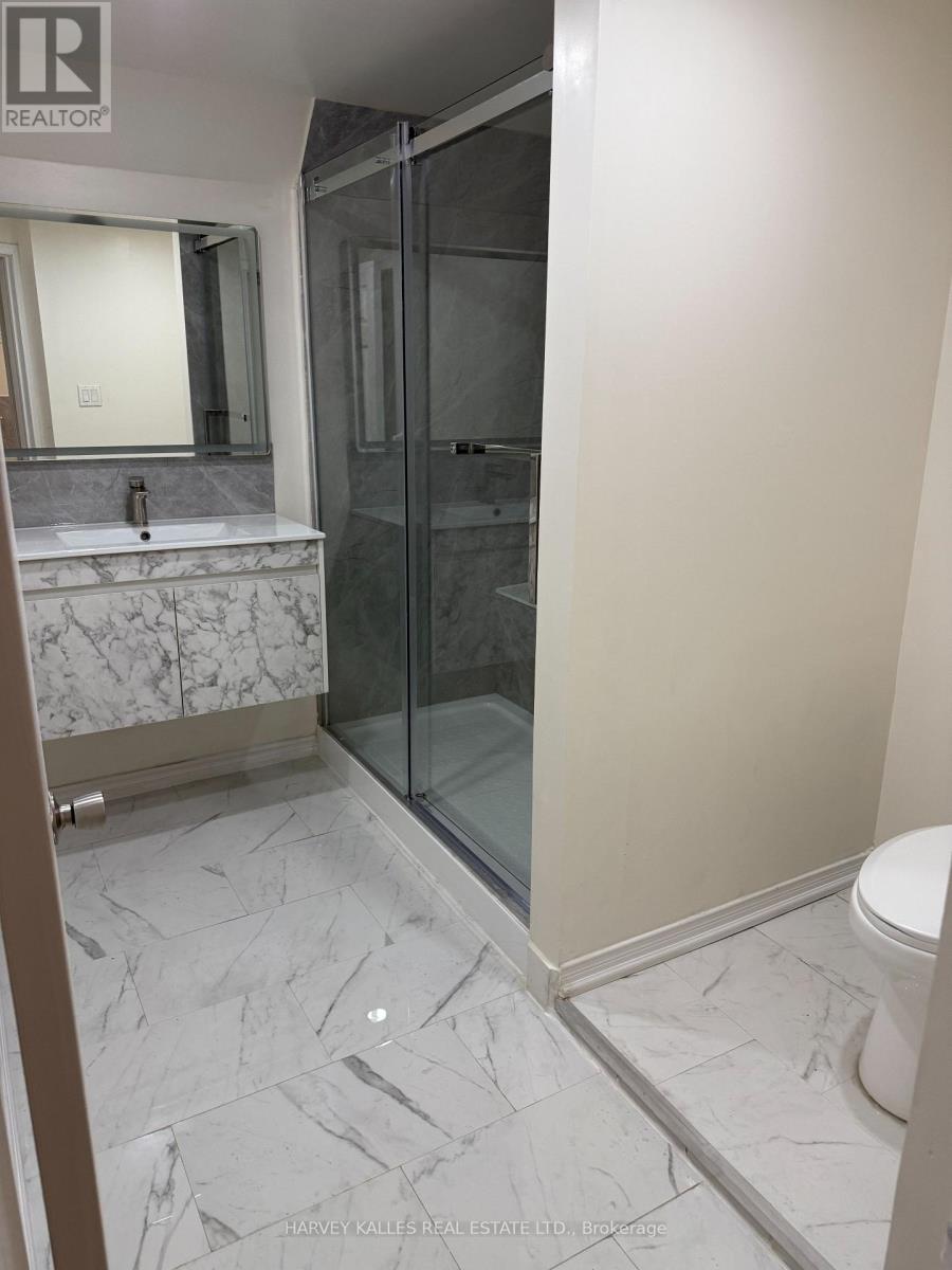 62 Dersingham Crescent, Markham, Ontario  L3T 4E8 - Photo 11 - N12562662