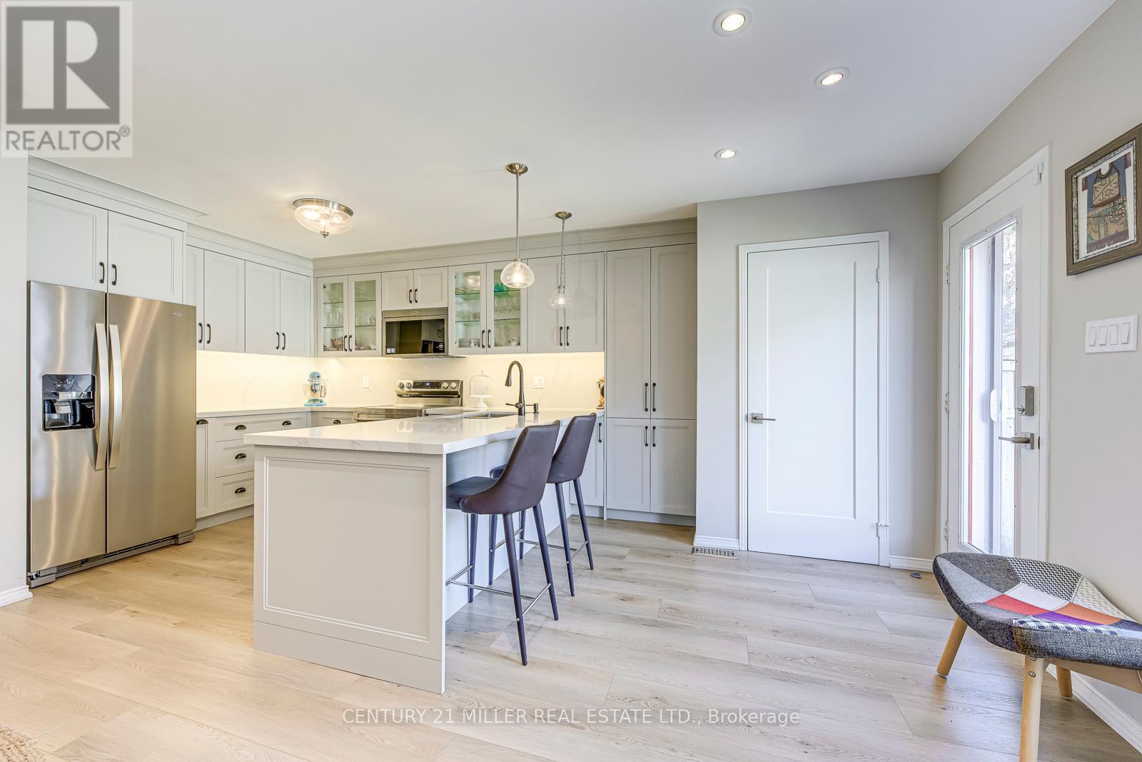 215 Roxton Road, Oakville, Ontario  L6H 6M9 - Photo 13 - W12368928