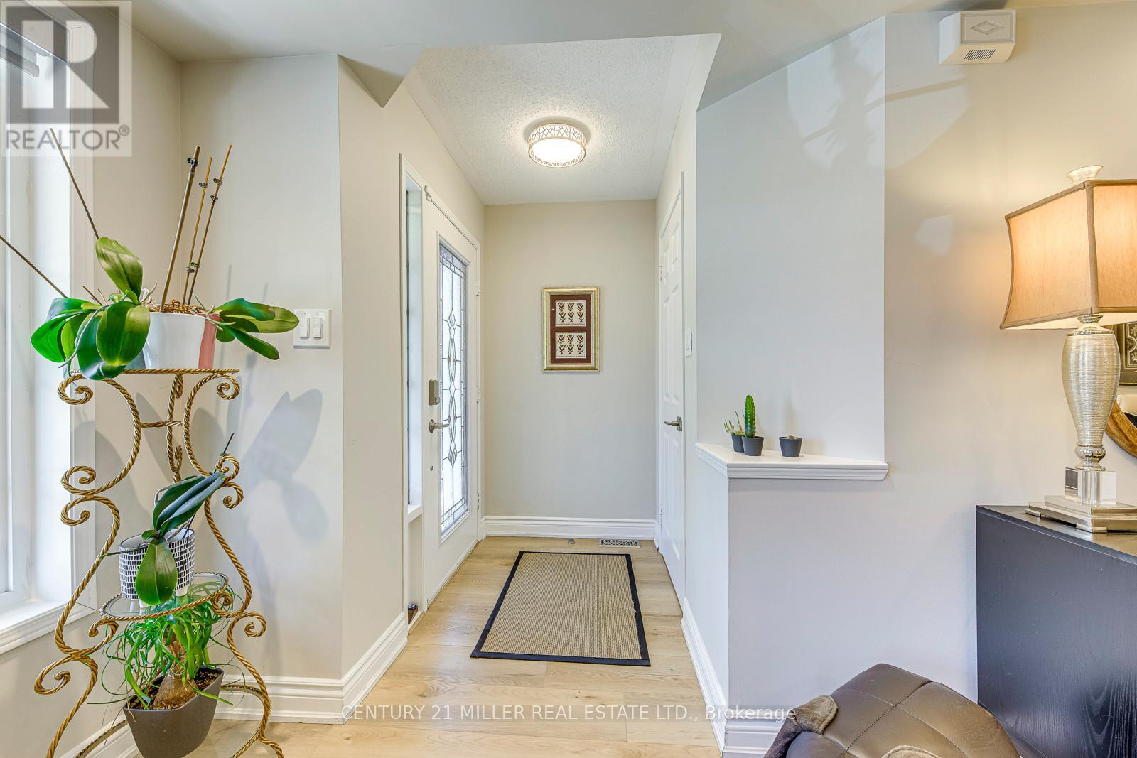 215 Roxton Road, Oakville, Ontario  L6H 6M9 - Photo 5 - W12368928