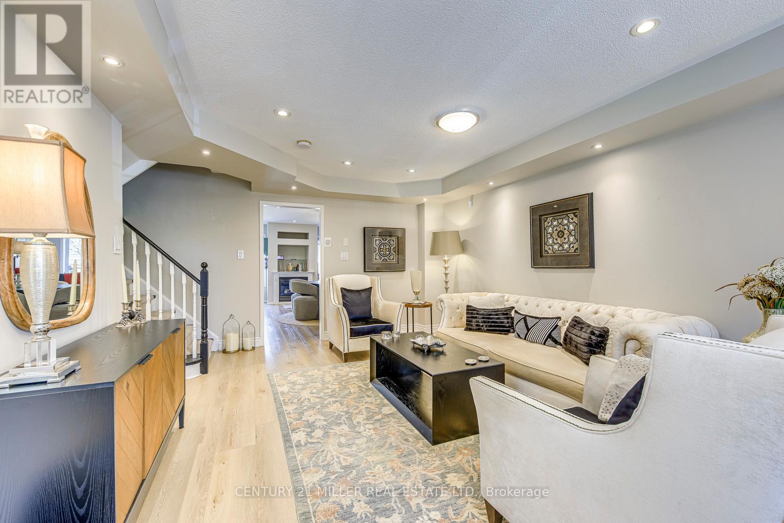 215 Roxton Road, Oakville, Ontario  L6H 6M9 - Photo 6 - W12368928