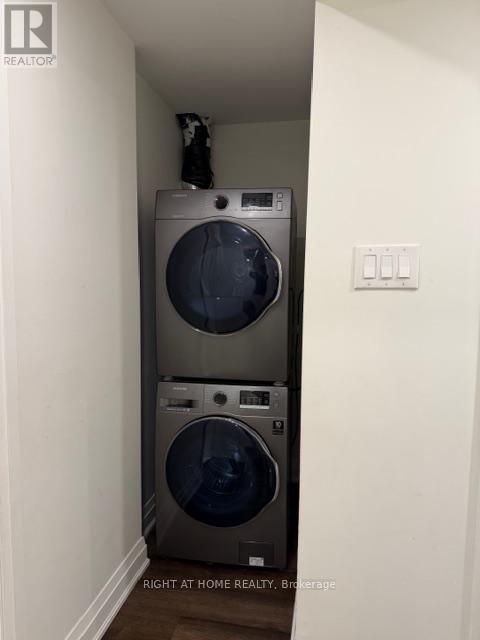 Legal Basement Apartment - 2330 Credit Valley Road, Mississauga, Ontario  L5M 4C9 - Photo 11 - W12551430