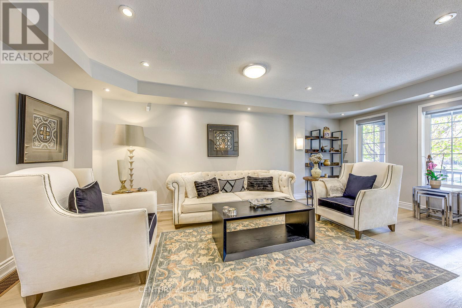 215 Roxton Road, Oakville, Ontario  L6H 6M9 - Photo 8 - W12368928