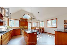 105 BOTFIELD AVENUE, Toronto, Ontario