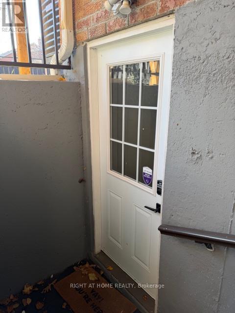 Legal Basement Apartment - 2330 Credit Valley Road, Mississauga, Ontario  L5M 4C9 - Photo 14 - W12551430