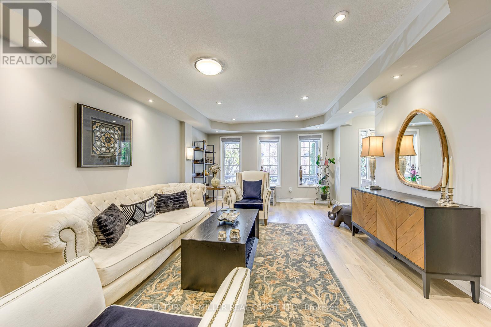 215 Roxton Road, Oakville, Ontario  L6H 6M9 - Photo 9 - W12368928