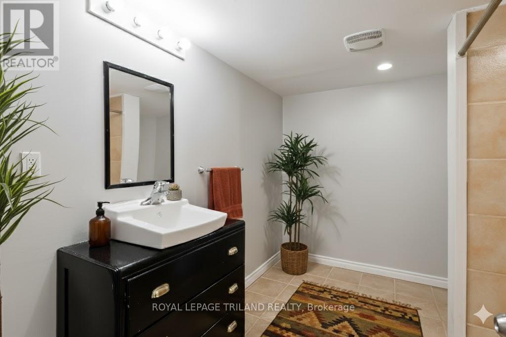 Photo 26 of 32 for 167 Barker Street