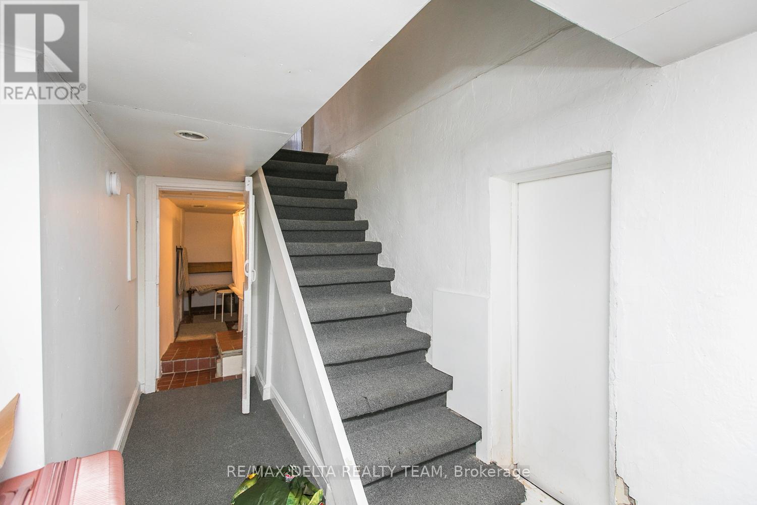 27 Perkins Street, Ottawa, Ontario  K1R 7G4 - Photo 9 - X12557998