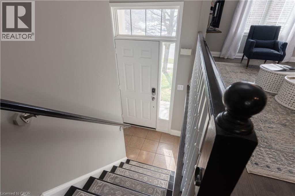 65 Fairwood Place W, Burlington, Ontario  L7T 1E4 - Photo 3 - 40778436