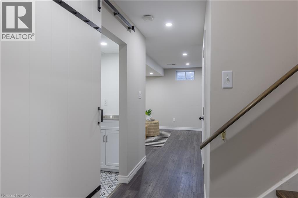 65 Fairwood Place W, Burlington, Ontario  L7T 1E4 - Photo 18 - 40778436