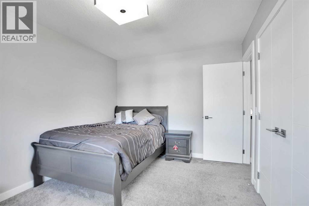 33 Douglasbank Rise Se, Calgary, Alberta  T2Z 2C5 - Photo 33 - A2270517