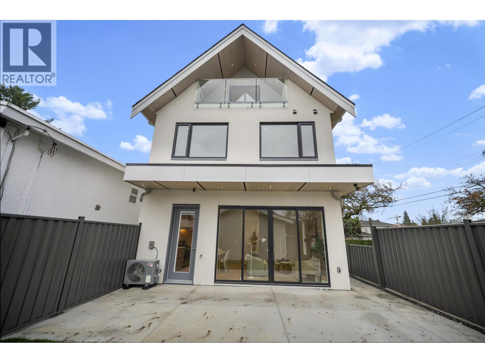 1671 E 31st Avenue, Vancouver, British Columbia V5N 3B2 - Photo 2 - R3068804