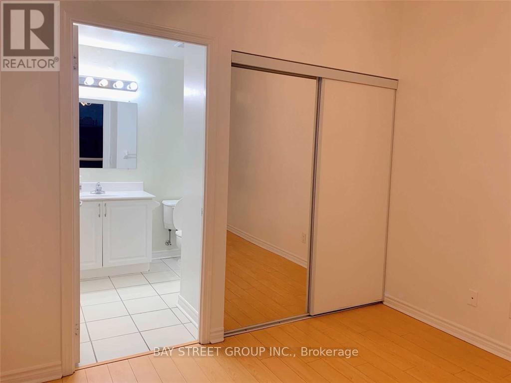 3705 - 388 Prince Of Wales Drive, Mississauga, Ontario  L5B 0A1 - Photo 10 - W12562862