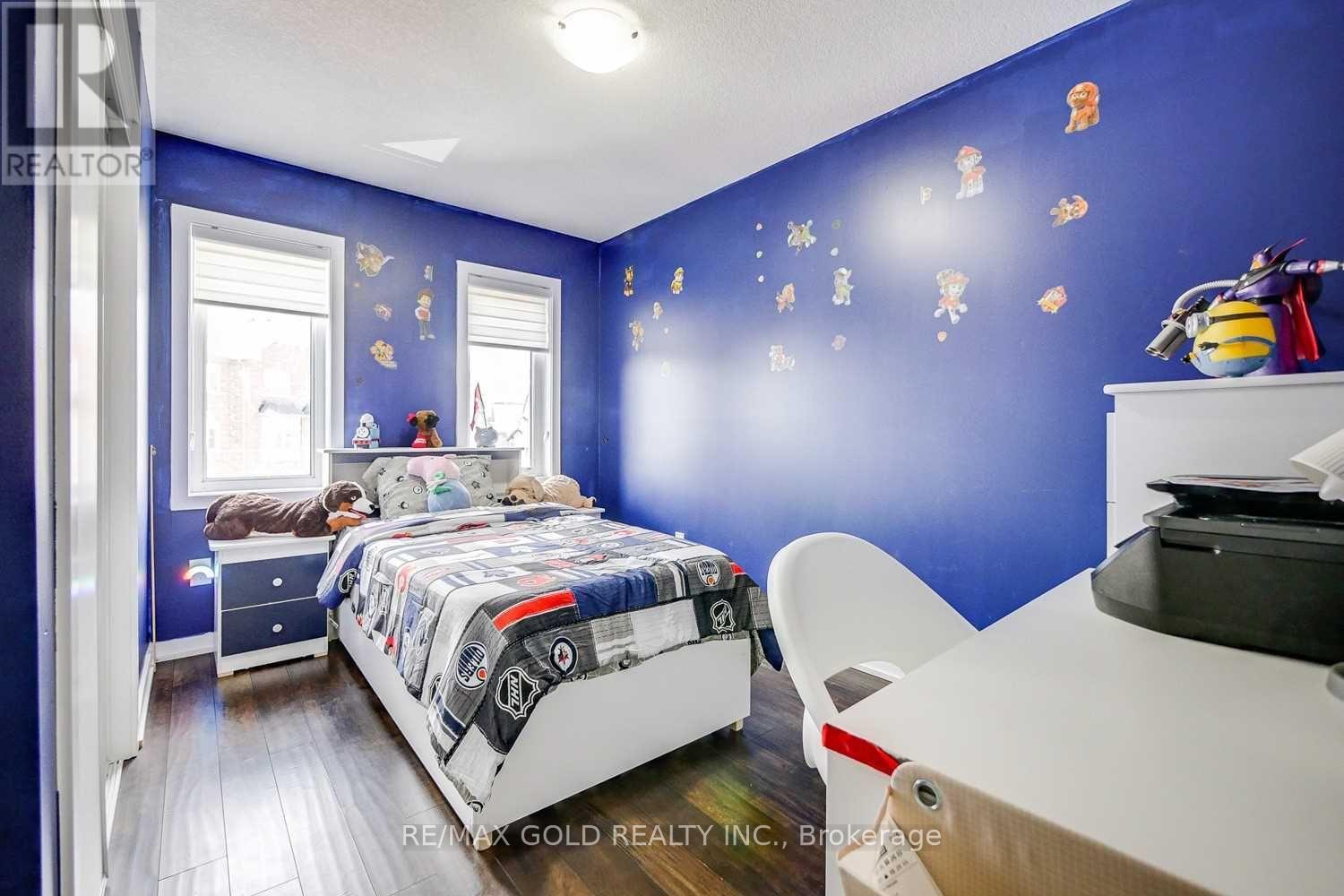 136 Golden Springs Drive, Brampton, Ontario  L7A 0C7 - Photo 11 - W12562886