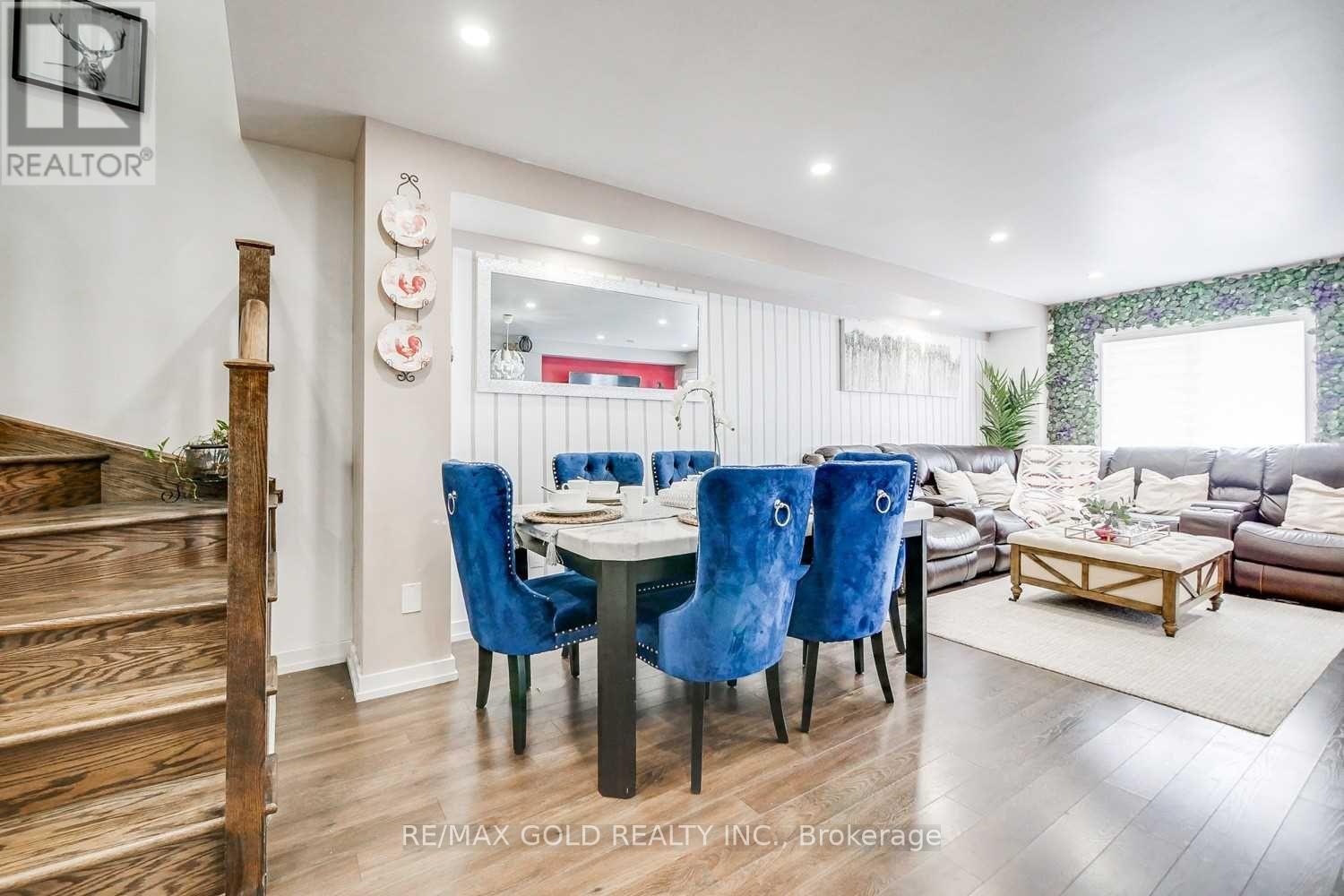 136 Golden Springs Drive, Brampton, Ontario  L7A 0C7 - Photo 3 - W12562886