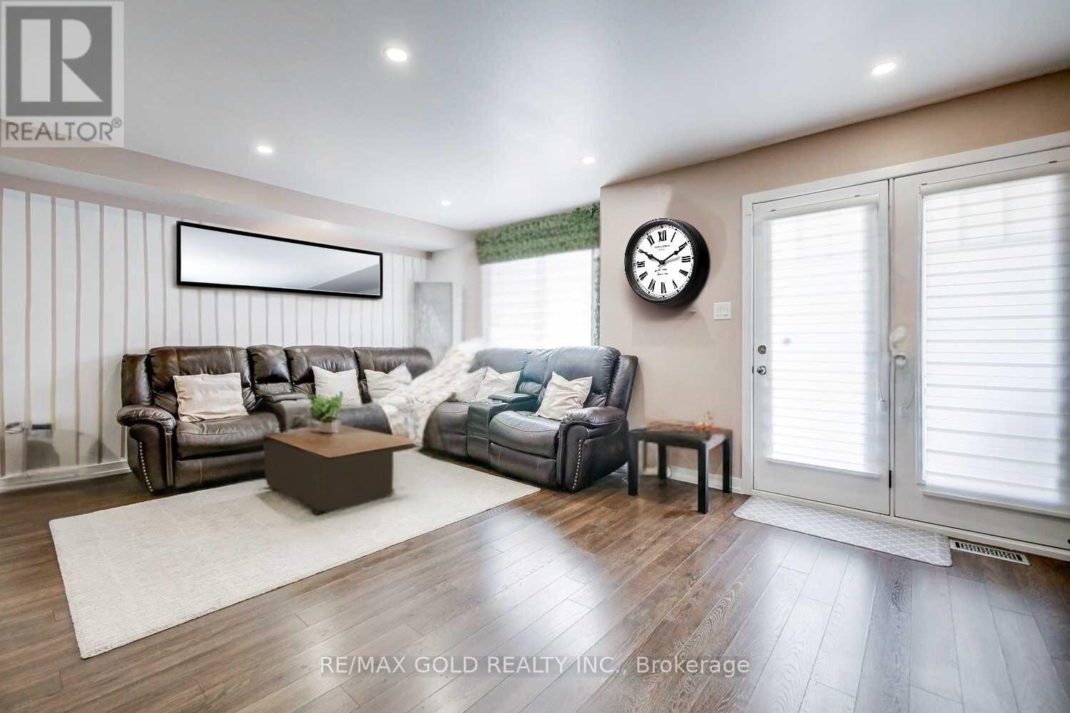 136 Golden Springs Drive, Brampton, Ontario  L7A 0C7 - Photo 6 - W12562886