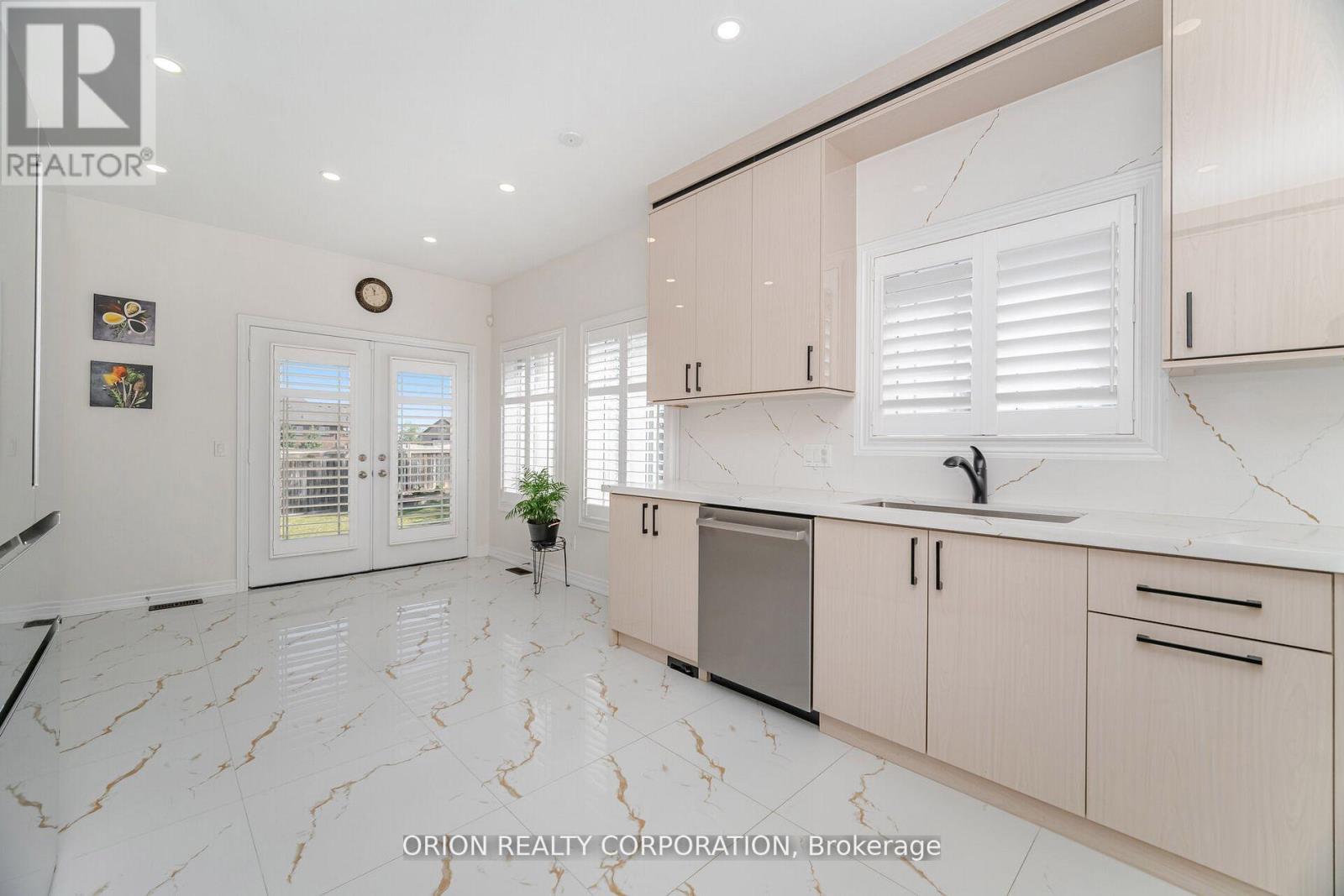 802 Miltonbrook Crescent, Milton, Ontario  L9T 8N3 - Photo 10 - W12562898