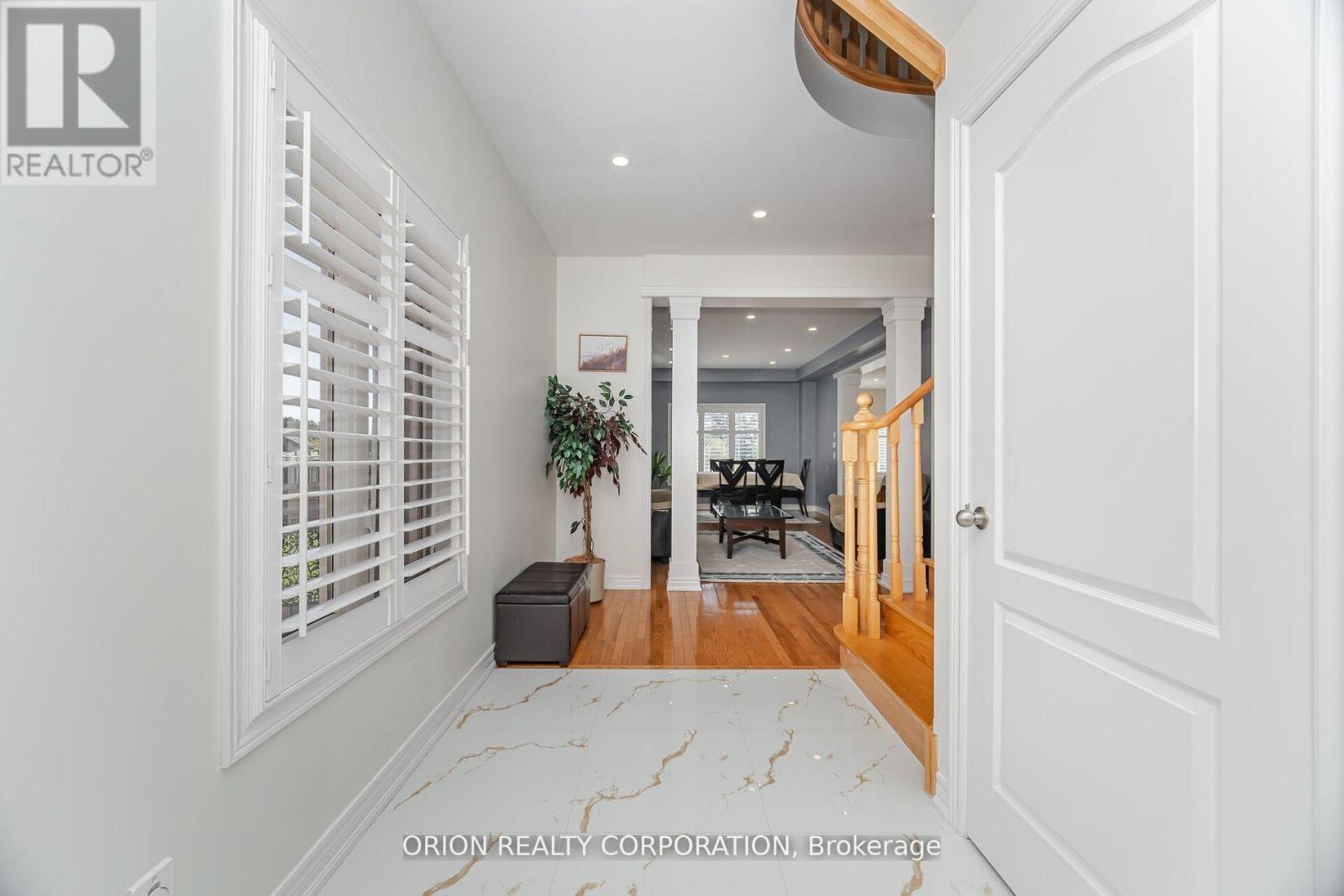 802 Miltonbrook Crescent, Milton, Ontario  L9T 8N3 - Photo 3 - W12562898