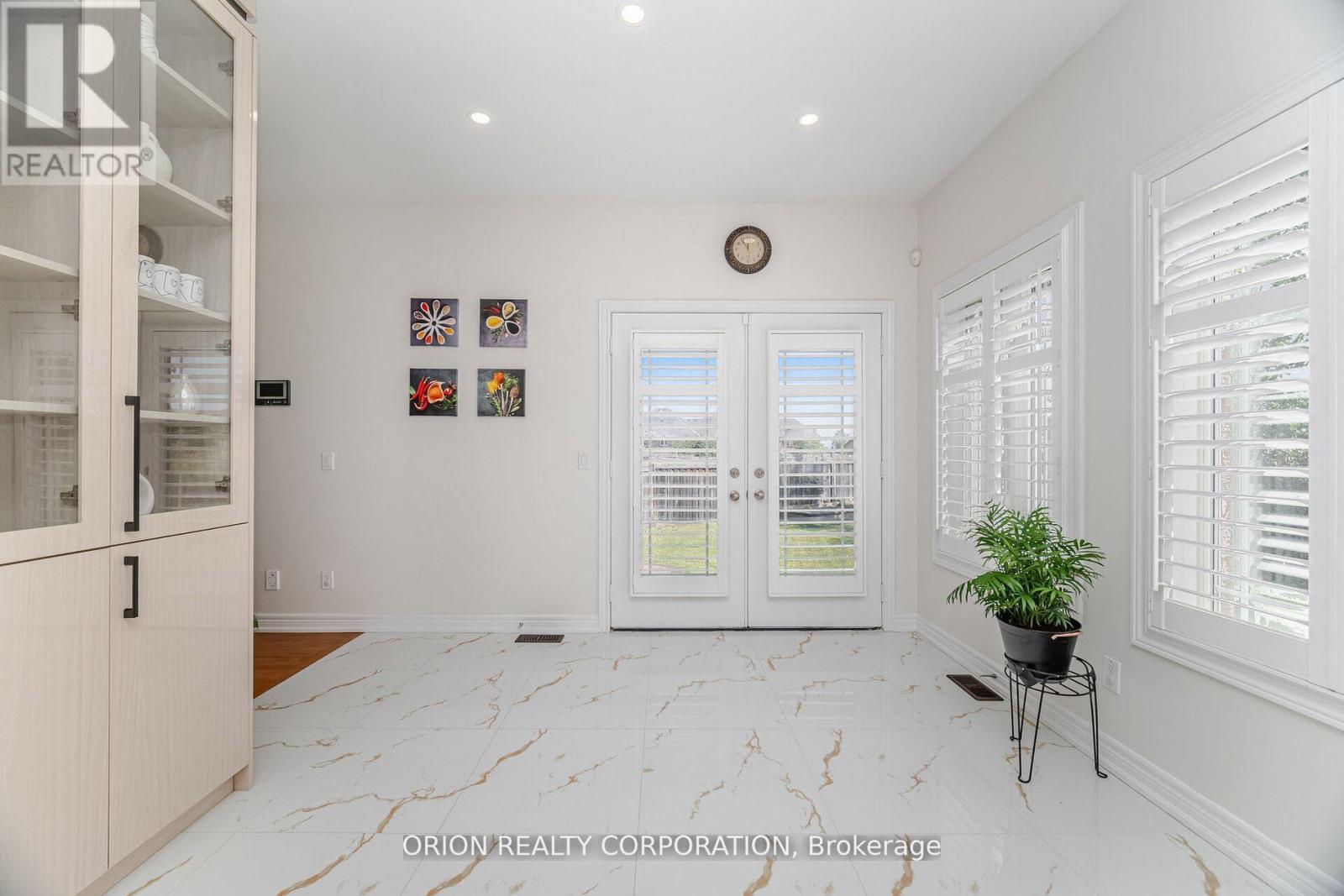 802 Miltonbrook Crescent, Milton, Ontario  L9T 8N3 - Photo 9 - W12562898