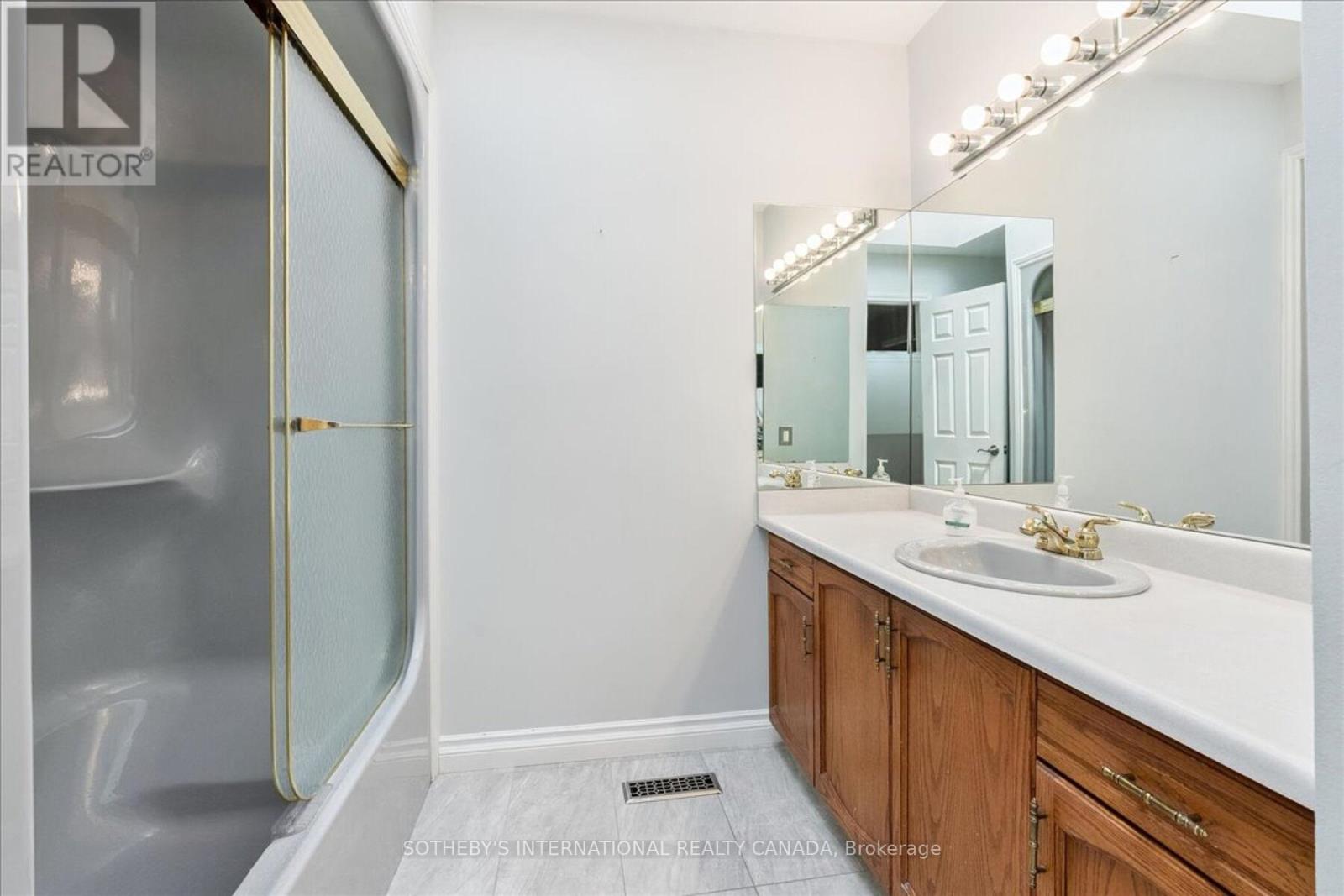 43 Shore Gardens, Oakville, Ontario  L6L 5Z2 - Photo 25 - W12562914