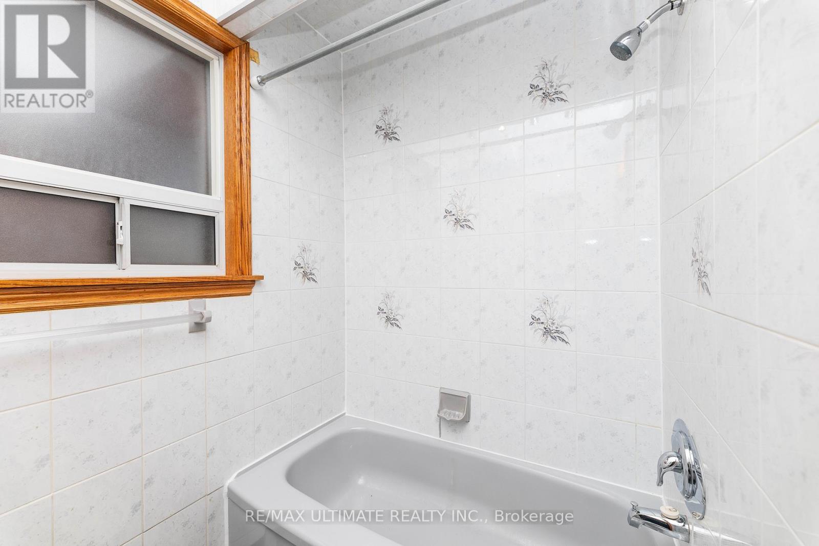 Main - 448 Salem Avenue N, Toronto, Ontario  M6H 3C9 - Photo 13 - W12562924