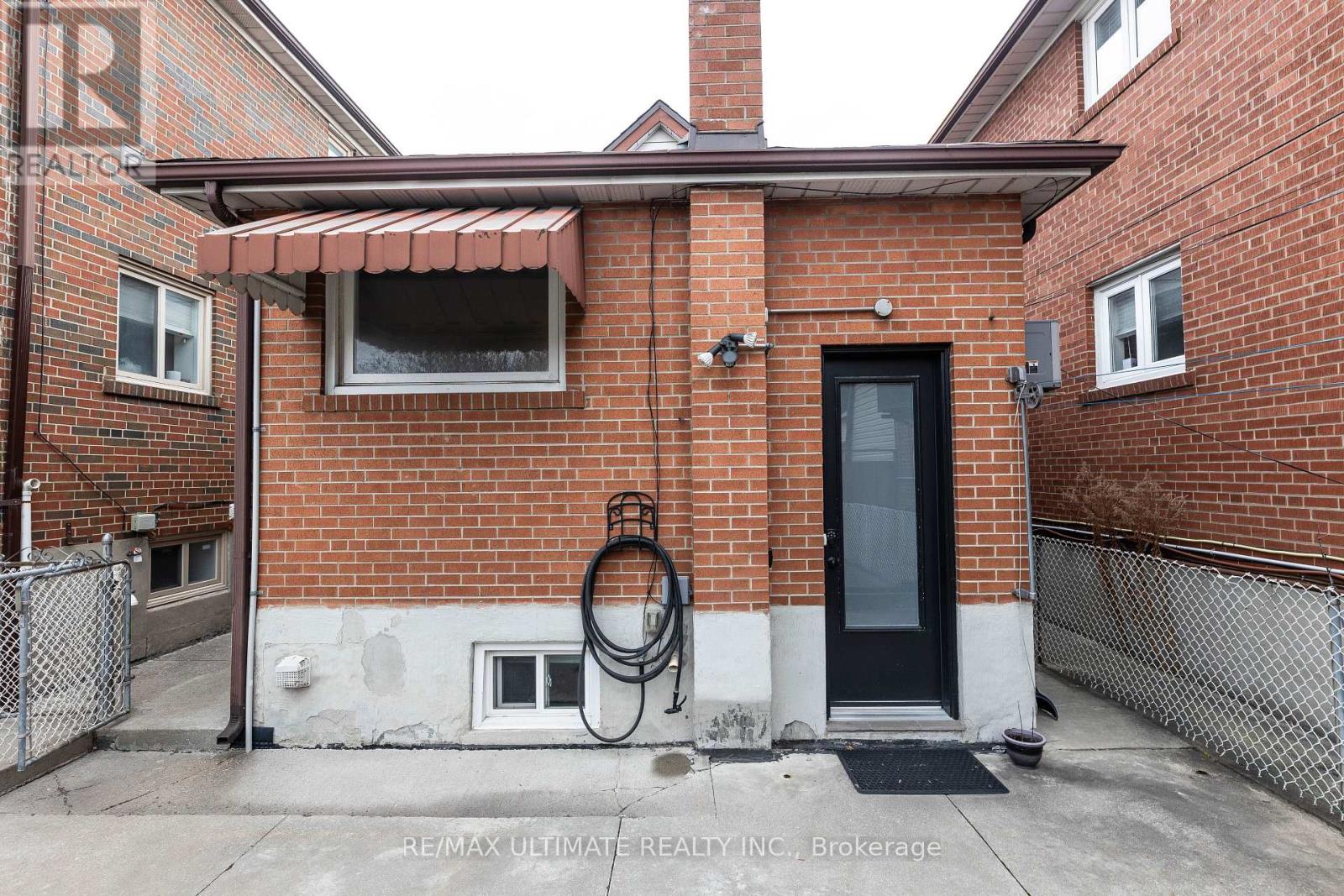 Main - 448 Salem Avenue N, Toronto, Ontario  M6H 3C9 - Photo 18 - W12562924