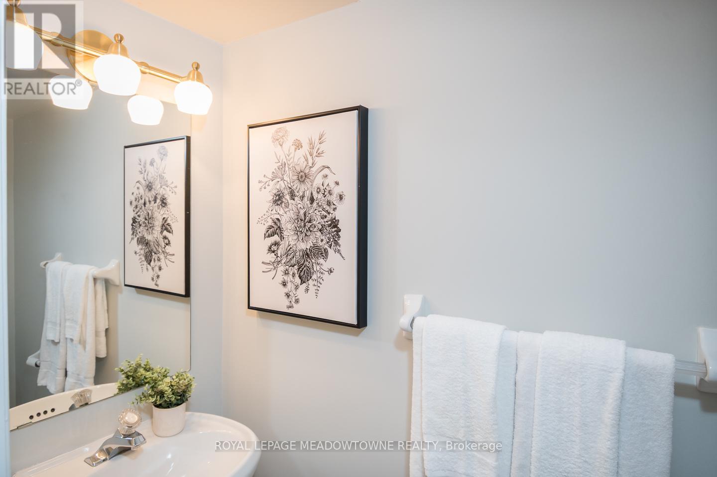 1215 Newell Street, Milton, Ontario L9T 5R5 - Photo 10 - W12562926