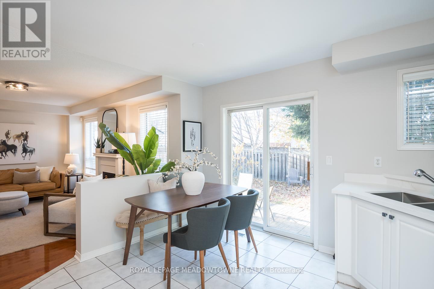 1215 Newell Street, Milton, Ontario L9T 5R5 - Photo 15 - W12562926