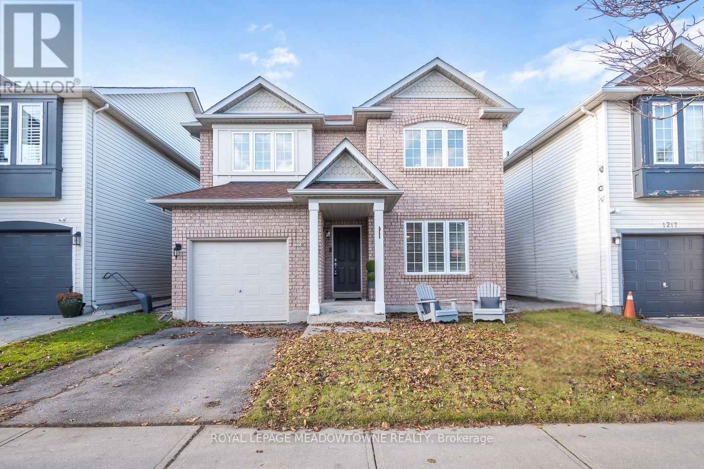 1215 Newell Street, Milton, Ontario L9T 5R5 - Photo 2 - W12562926