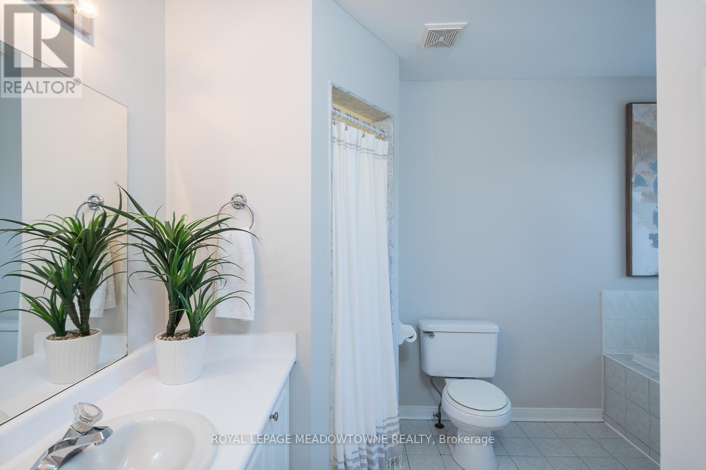 1215 Newell Street, Milton, Ontario L9T 5R5 - Photo 23 - W12562926