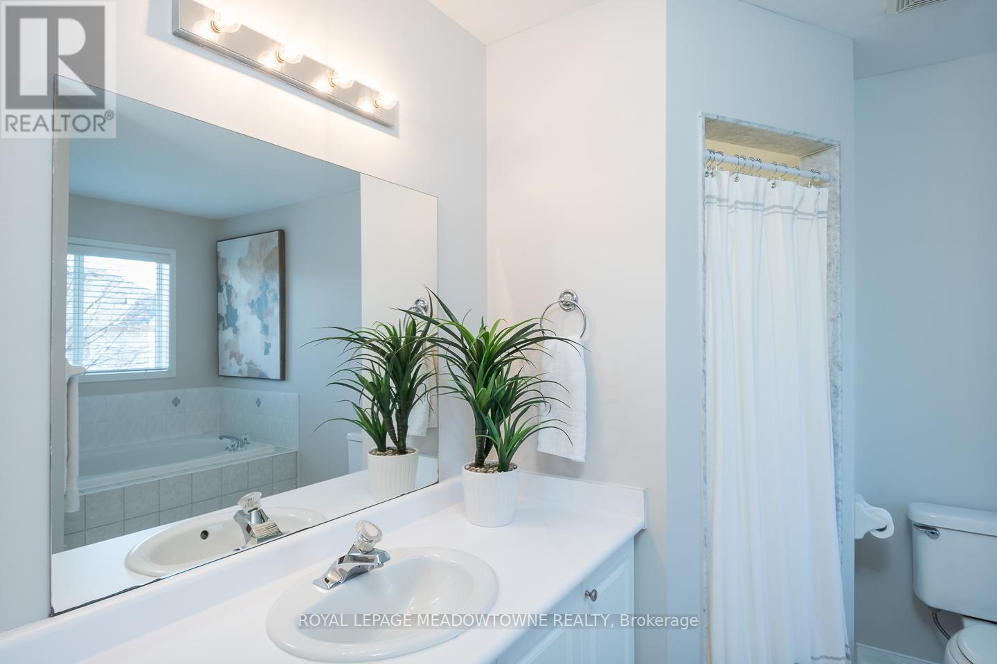 1215 Newell Street, Milton, Ontario L9T 5R5 - Photo 24 - W12562926